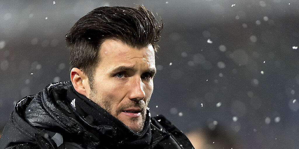 Skeptischer Blick, garstiges Wetter: Es läuft nicht rund für Raphaël Wicky und den FC Basel