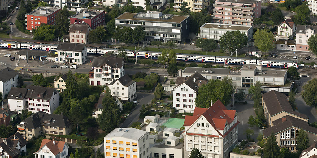 Hier lebt es sich laut "Weltwoche" weiterhin am besten: die Gemeinde Rüschlikon am linken Ufer des Zürichsees mit 5600 Einwohnern. (Archivbild)