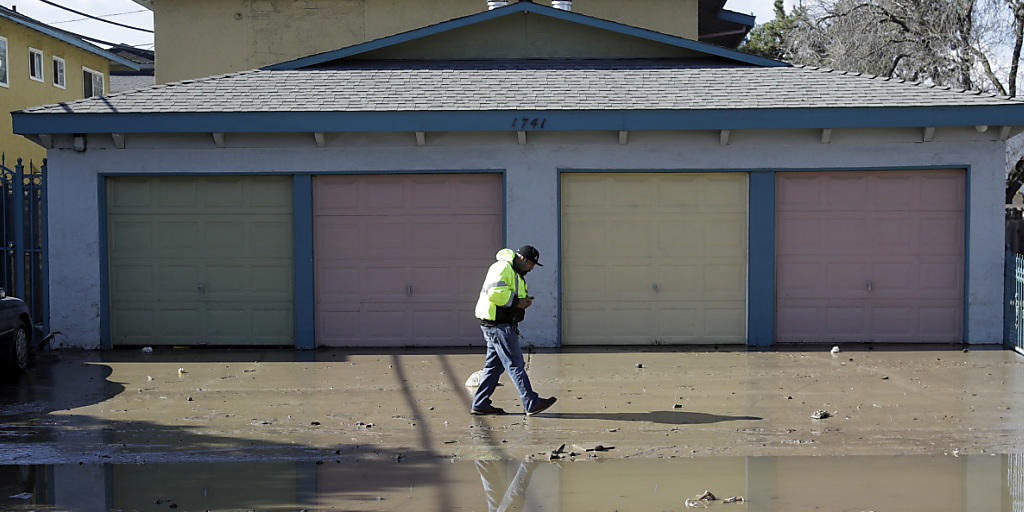 Die Flut ist abgezogen, die Schäden bleiben und Kalifornien will nun Millionen in den Hochwasserschutz investieren: Blick auf einen Vorplatz in San José nach der jüngsten Überschwemmung.