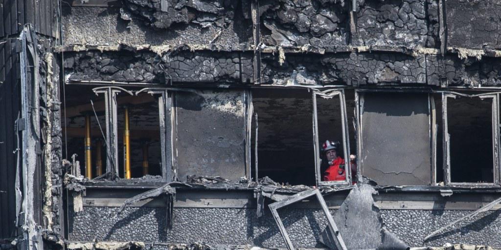 Die britischen Versicherer warnten kurz vor dem Grossbrand im Grenfell Tower zu London vor gefährlichem Dämm-Material. (Archivbild)