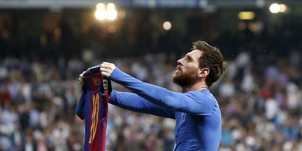 Lionel Messi ist der gefeierte Mann im Clasico gegen Real - der Argentinier hält den FC Barcelona mit zwei Toren im Meisterrennen