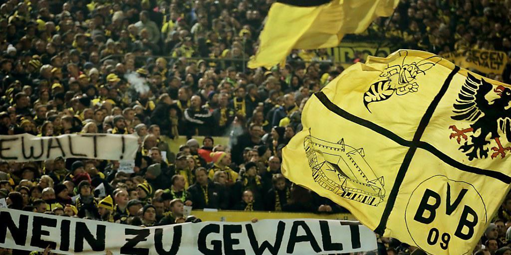 Dortmunds Südtribüne, die "Gelbe Wand", hat für 24'500 Zuschauer Platz