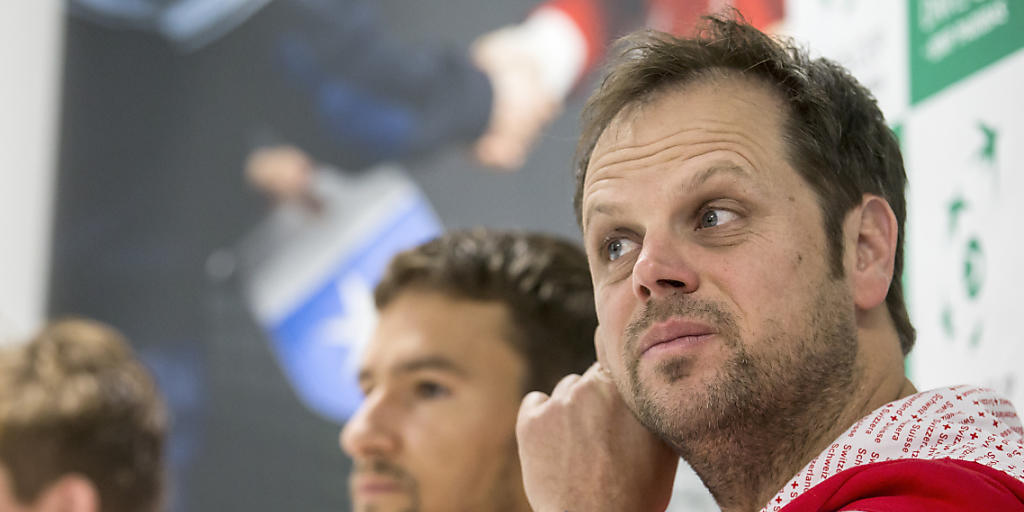 Auch bei Severin Lüthi sorgt der erste öffentliche Auftritt des Davis-Cup-Gegners in Biel für Verwunderung