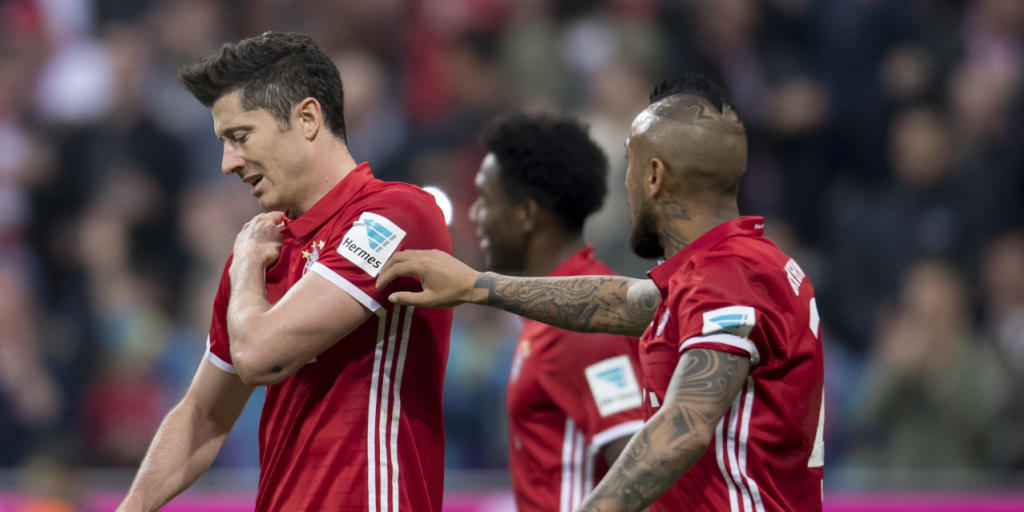 Bayerns Topskorer Robert Lewandowski plagt eine Verletzung an der Schulter