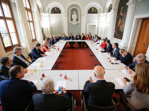 Vaduz Regierung Empfang EU-Botschafter Regierungsraetin Aurelia Frick Vaduz Regierung Empfang EU-Botschafter Regierungsraetin Aurelia Frick