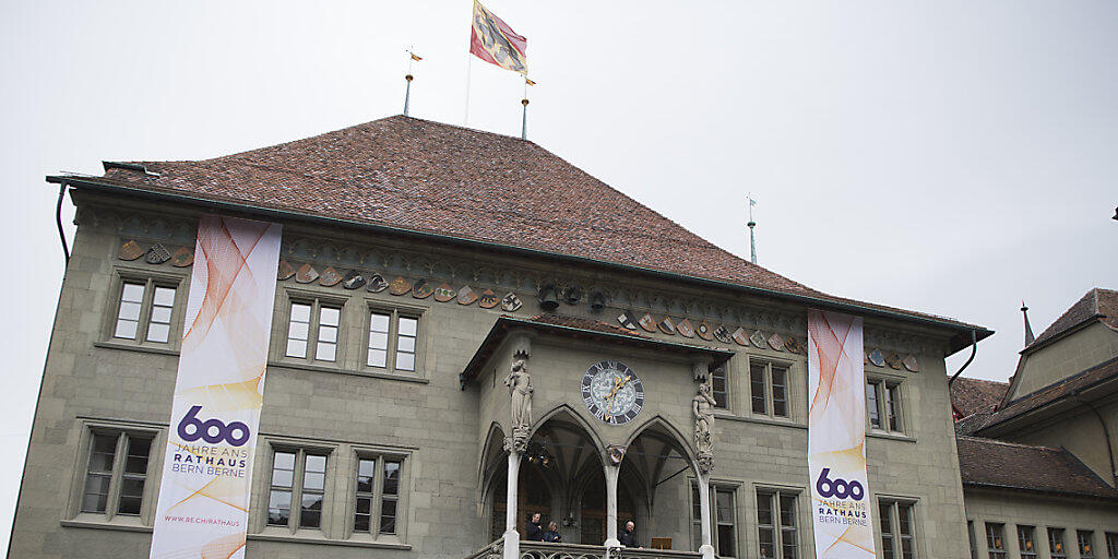 Das eben 600-jährig gewordene Berner Rathaus war Schauplatz der Berner Monster-Finanzdebatte. (Archivbild)