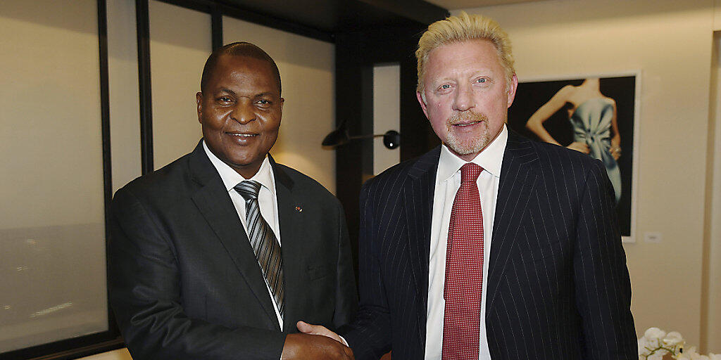 Der einstige Tennis-Star Boris Becker (rechts) beharrt auf der Korrektheit seines Diplomatenstatuses für die Zentralafrikanische Republik bei der EU. (Archivbild)