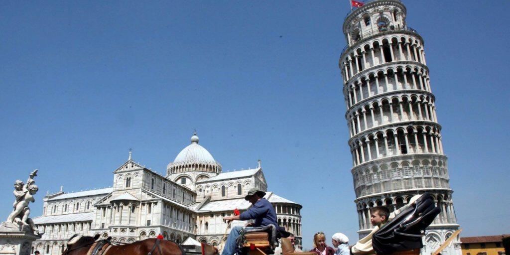 Schön schräg: jetzt ist auch das Geheimnis gelüftet, wer den schiefen Turm von Pisa seinerzeit zu bauen begonnen hat. (Archivbild)