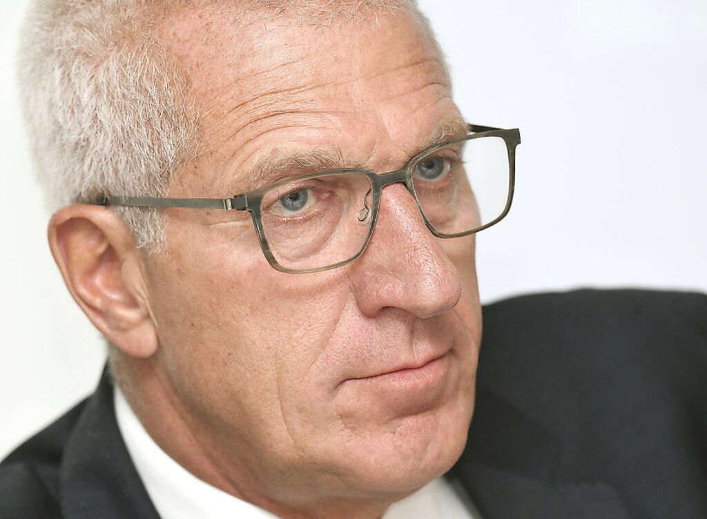 "Die anhaltende Unsicherheit und die medialen Begleiterscheinungen haben mich bewogen, per sofort zurückzutreten", sagt Pierin Vincenz zu seinem Rücktritt bei Helvetia. (Archiv) "Die anhaltende Unsicherheit und die medialen Begleiterscheinungen haben mich bewogen, per sofort zurückzutreten", sagt Pierin Vincenz zu seinem Rücktritt bei Helvetia. (Archiv)