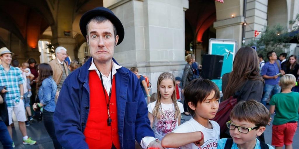 Der Sack will einfach nicht voll werden - trotz der rekordverdächtigen 77'000 Besucher am Strassenmusik-Festival Buskers Bern. (zVg) Der Sack will einfach nicht voll werden - trotz der rekordverdächtigen 77'000 Besucher am Strassenmusik-Festival Buskers Bern. (zVg)