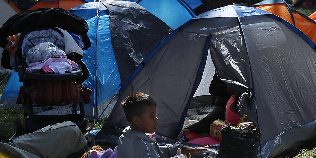 Tausende erschöpfte Migranten aus Guatemala, Honduras und El Salvador haben in Mexiko um Asyl gebeten. Es ist noch unklar, wie viele der Migranten weiter in Richtung USA laufen wollen . (Foto: Marco Ugarte/AP)