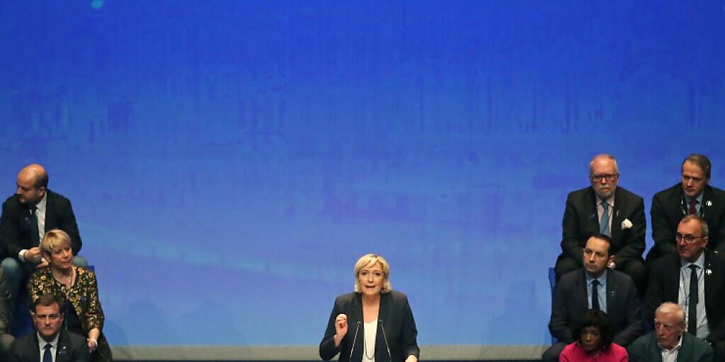 Le Pen will mit neuem Namen und etwas gemässigterem Ton Bündnisse mit anderen Parteien erleichtern.