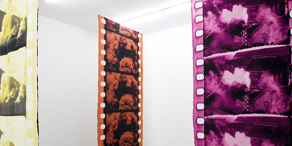 Die Installation "All That Slides, Strikes, Rises and Falls" (2015) von Alexandra Navratil ist Teil der Ausstellung "Color Mania" im Fotomuseum Winterthur. Sie dauert vom 7. September bis 24. November 2019. Die Installation "All That Slides, Strikes, Rises and Falls" (2015) von Alexandra Navratil ist Teil der Ausstellung "Color Mania" im Fotomuseum Winterthur. Sie dauert vom 7. September bis 24. November 2019.