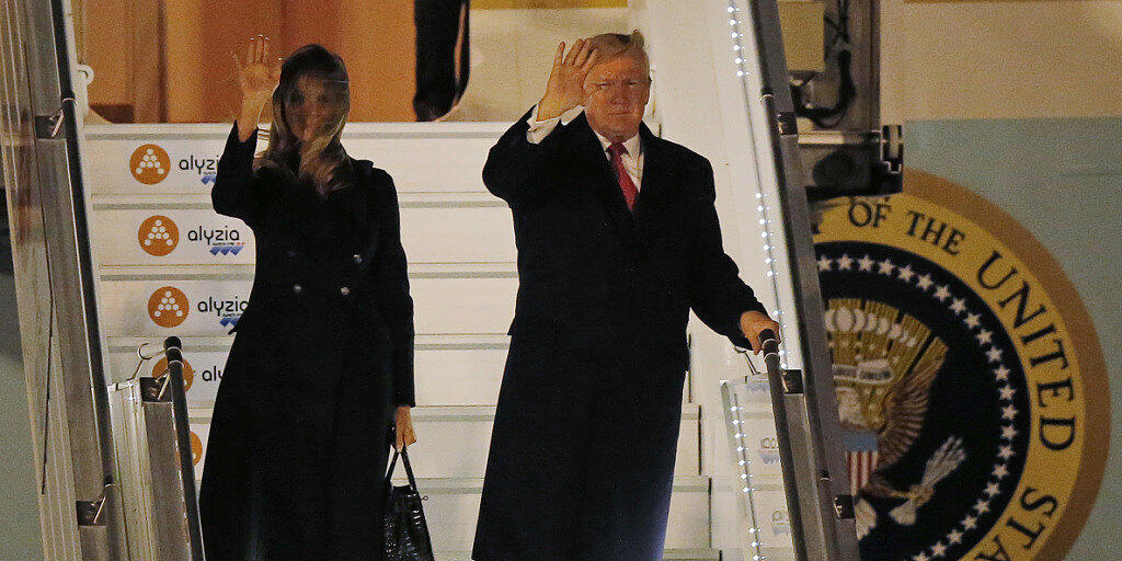 Bei der Ankunft in Paris freundlich winkend - wenig später gehässig twitternd: US-Präsident Donald Trump.
