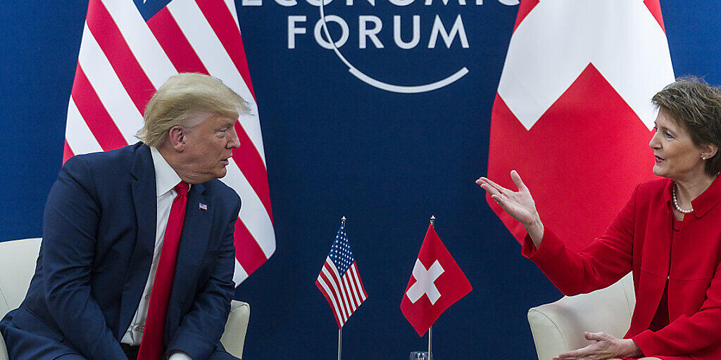 Streben Handelsabkommen an, aber einige Hürden bleiben bestehen: Bundespräsidentin Simonetta Sommaruga gemeinsam mit US-Präsident Donald Trump vor den Medien in Davos.