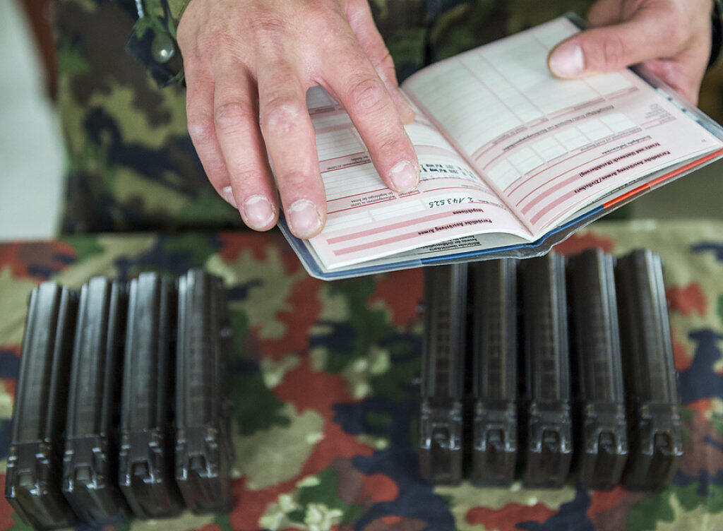 Künftig sollen Armeeangehörige für alle fehlenden Diensttage zahlen. Dieser Meinung ist nach dem Bundesrat auch der Nationalrat. (Themenbild) Künftig sollen Armeeangehörige für alle fehlenden Diensttage zahlen. Dieser Meinung ist nach dem Bundesrat auch der Nationalrat. (Themenbild)