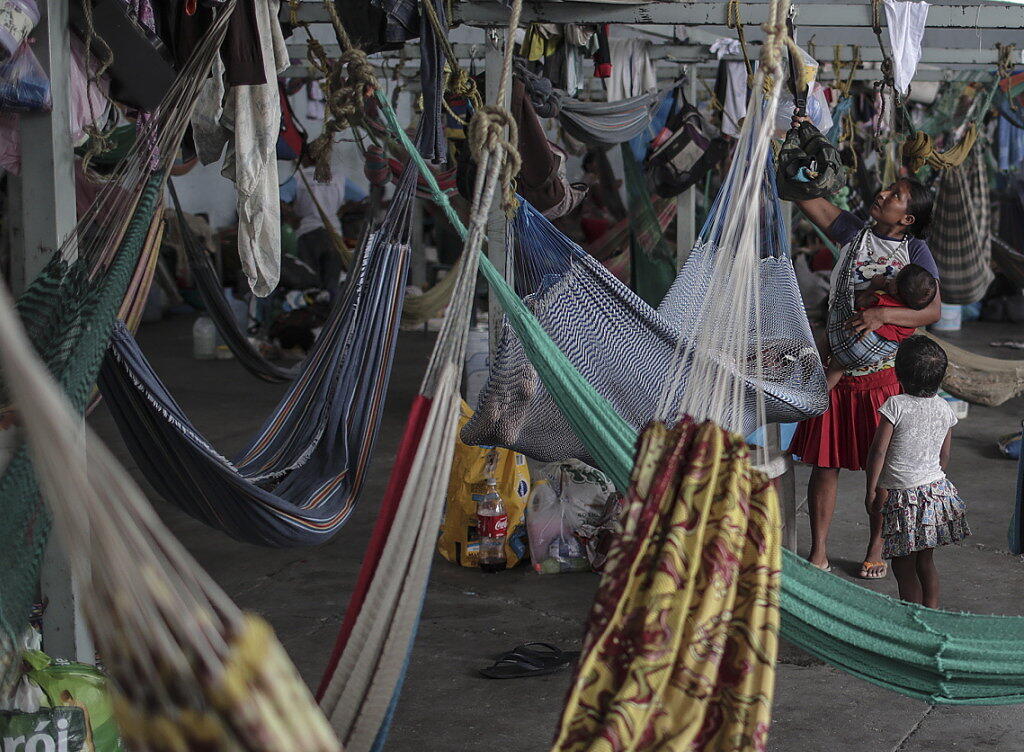 Tausende Flüchtlinge aus Venezuela leben in Behelfslagern in Nordbrasilien. Nun hat das brasilianische Militär Soldaten an die Grenze nach Venezuela geschickt. (Foto: Antonio Lacerda/EPA) Tausende Flüchtlinge aus Venezuela leben in Behelfslagern in Nordbrasilien. Nun hat das brasilianische Militär Soldaten an die Grenze nach Venezuela geschickt. (Foto: Antonio Lacerda/EPA)