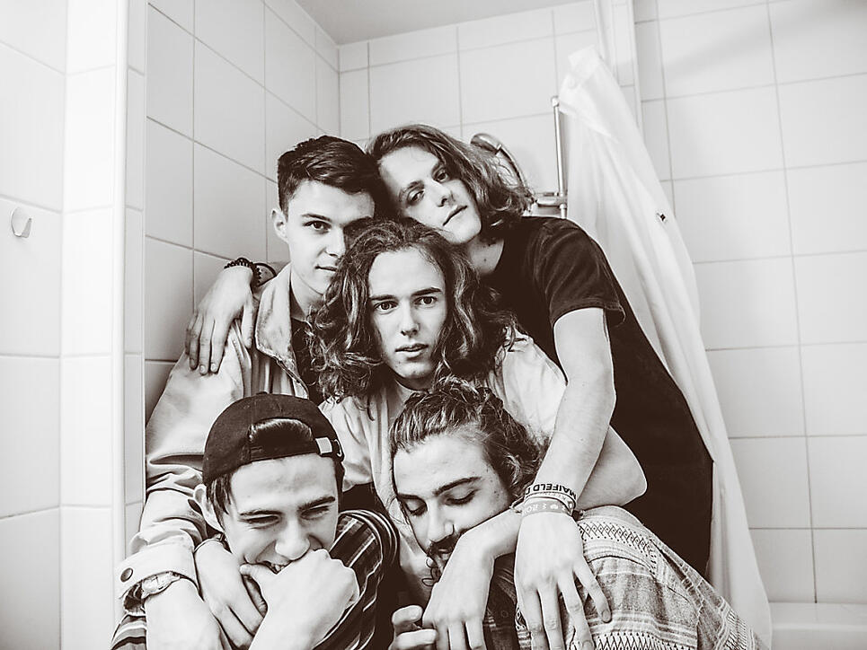 Kleine Festivals bieten vielleicht keine grosse Namen, dafür viel Neues zum Entdecken. Acts wie etwa die Badener Band Dennis Kiss & The Sleepers (Bild), zu sehen am diesjährigen Openair Wettingen. (Pressebild)