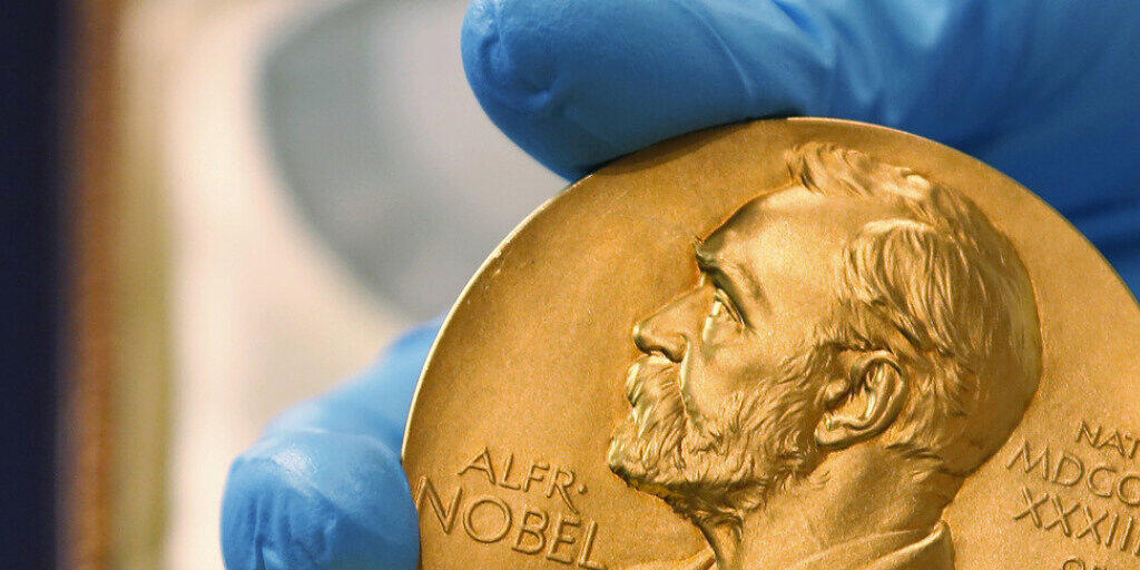 Die Nobel-Medaillen und -Urkunden werden am 10. Dezember, dem Todestag von Alfred Nobel, feierlich überreicht. (Archivbild) Die Nobel-Medaillen und -Urkunden werden am 10. Dezember, dem Todestag von Alfred Nobel, feierlich überreicht. (Archivbild)