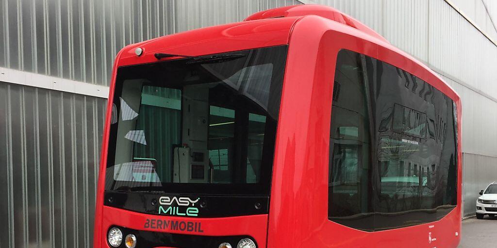 Die Stadtberner Verkehrsbetriebe Bernmobil testen derzeit auf ihrem Firmengelände einen selbstfahrenden Kleinbus.