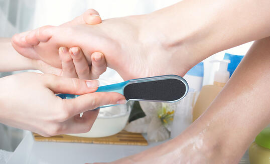 Washing of a female leg