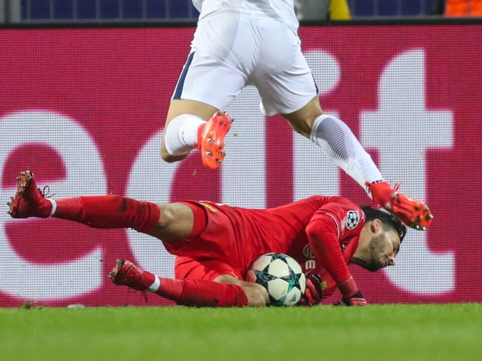 BVB-Goalie Roman Bürki (am Boden) verletzte sich weniger schlimm als zunächst befürchtet