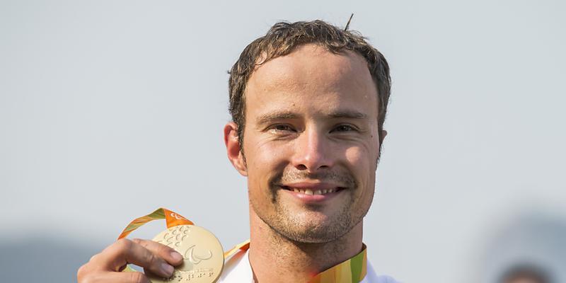 Marcel Hug freut sich über seine zweite Goldmedaille an den Paralympics in Rio de Janeiro