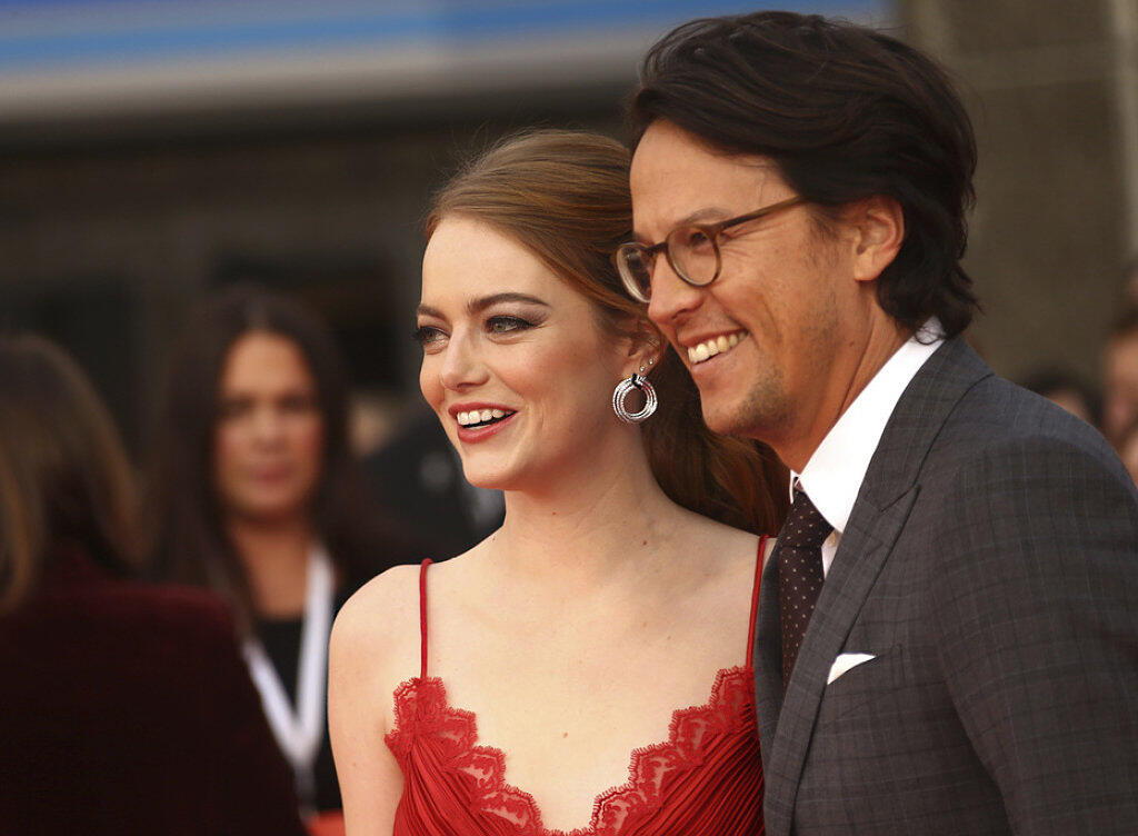 Der neue Bond-Regisseur heisst Cary Joji Fukunaga: Der Amerikaner - hier mit Schauspielerin Emma Stone an der Premiere der Netflix-Serie "Maniac" vom 13. September - übernimmt den Job von Oscar-Preisträger Danny Boyles. Der neue Bond-Regisseur heisst Cary Joji Fukunaga: Der Amerikaner - hier mit Schauspielerin Emma Stone an der Premiere der Netflix-Serie "Maniac" vom 13. September - übernimmt den Job von Oscar-Preisträger Danny Boyles.