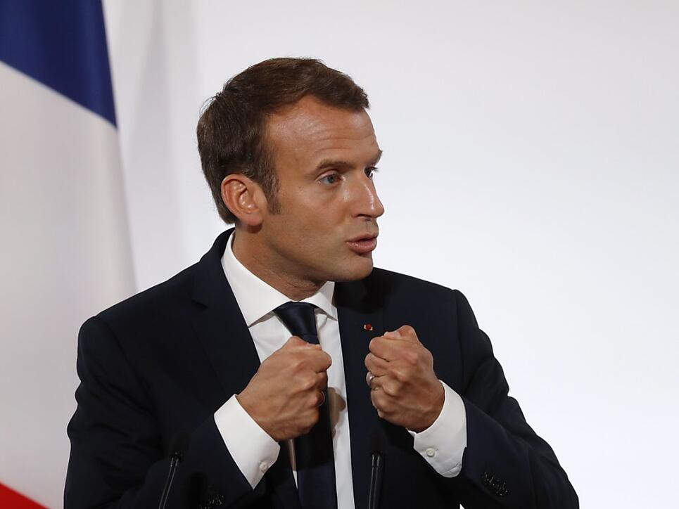 Laut einer Umfrage halten sieben von zehn Franzosen die Abschaffung der Vermögenssteuer für ungerecht. Präsident Macron dagegen rügt, die Debatte sei von "Neid" auf Wohlhabende geprägt. (Archivbild)