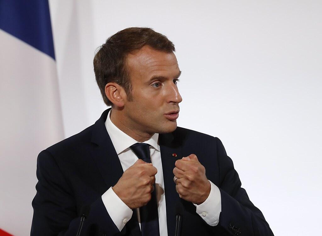Laut einer Umfrage halten sieben von zehn Franzosen die Abschaffung der Vermögenssteuer für ungerecht. Präsident Macron dagegen rügt, die Debatte sei von "Neid" auf Wohlhabende geprägt. (Archivbild)