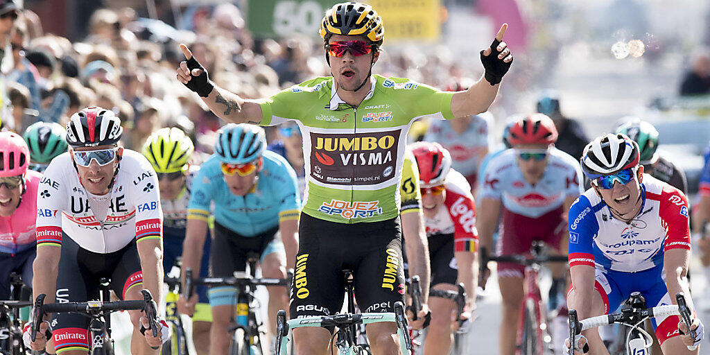Der Slowene Primoz Roglic freut sich in La Chaux-de-Fonds über seinen Sprintsieg in der 1. Etappe der Tour de Romandie