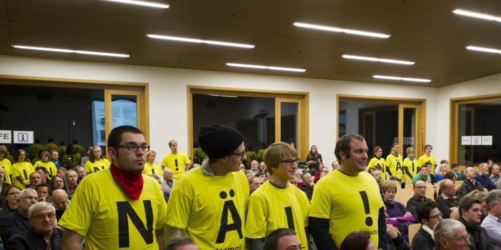 Protest an der Informationsveranstaltung des BFE zu Vorschlägen der Nagra zur Platzierung der Oberflächenanlagen von Tiefenlagern im Wellenberg in Wolfenschiessen NW im Februar 2012. (Archiv)