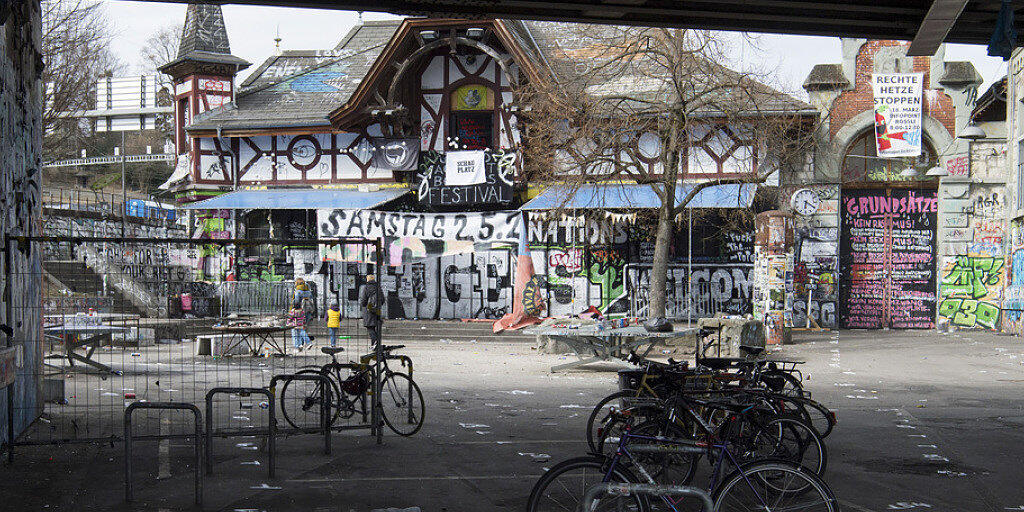Das alternative Berner Kulturzentrum - manche nennen sie die "Streitschule". Für Kontroversen sorgt sie in der Bundesstadt jedenfalls immer wieder. (Archivbild)