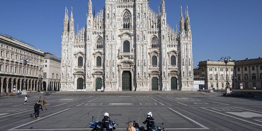 Italienische Polizisten kontrollieren das Areal rund um den Mailänder Dom. (Archivbild) Italienische Polizisten kontrollieren das Areal rund um den Mailänder Dom. (Archivbild)