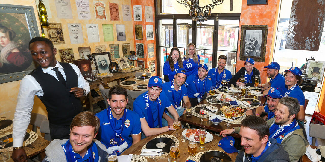 Fussball UEFA EM-Qualifikation Italien Liechtenstein Fantreffen in Parma
