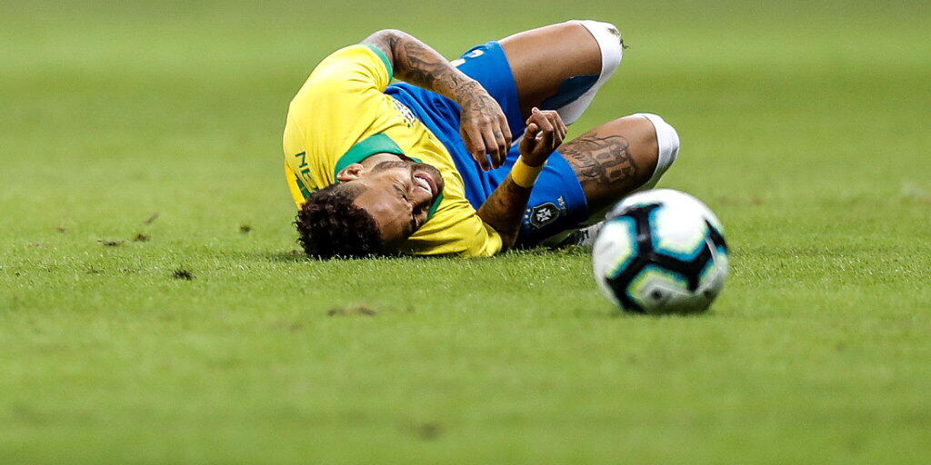 Neymar (am Boden) wird "verletzungsbedingt" nicht an der Copa America teilnehmen können