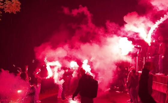 Die Fans empfangen die Mannschaft um 1 Uhr nachts