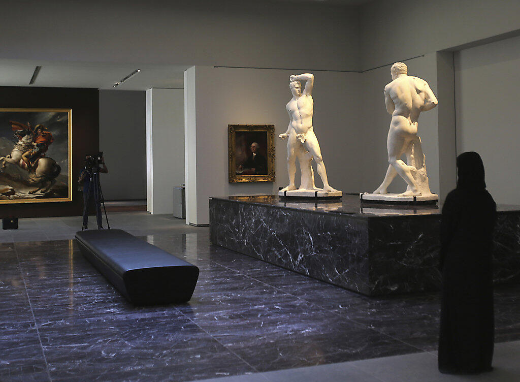 Blick in einen Ausstellungssaal des Louvre Abu Dhabi, der am Mittwoch eröffnet wird. Blick in einen Ausstellungssaal des Louvre Abu Dhabi, der am Mittwoch eröffnet wird.