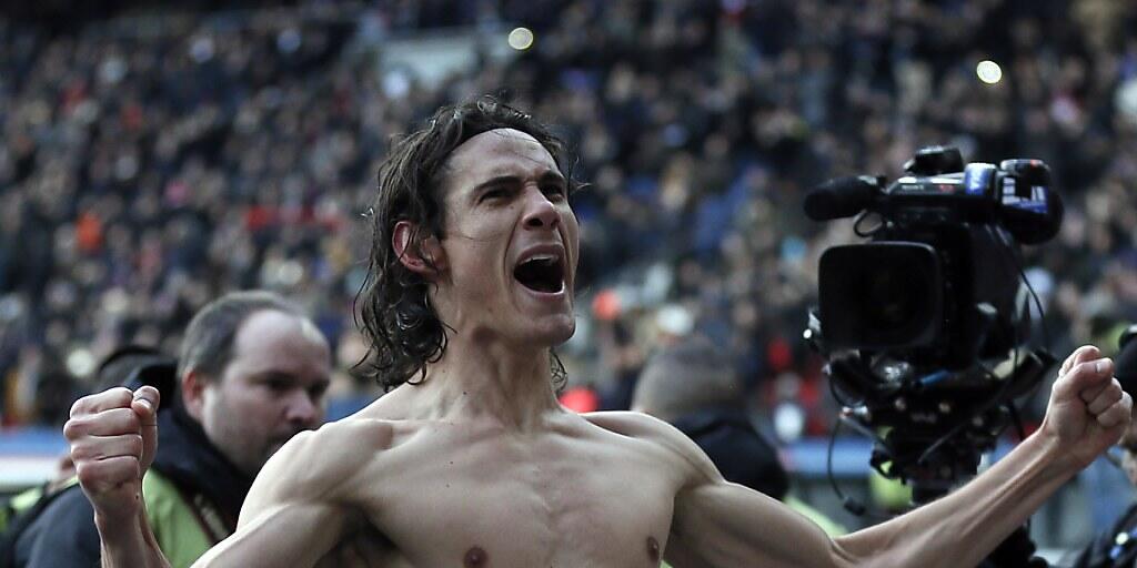Edinson Cavani freut sich über seinen 157. Treffer
