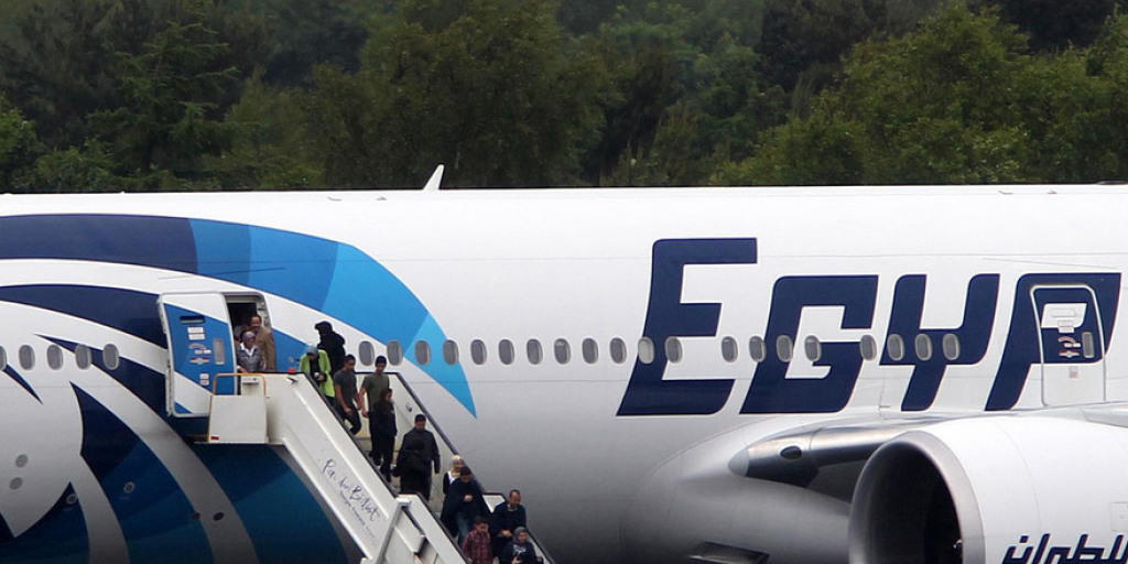 Archivbild: Entführte Egyptair-Maschine im Juni 2013 auf dem Flughafen Prestwick in Schottland. Archivbild: Entführte Egyptair-Maschine im Juni 2013 auf dem Flughafen Prestwick in Schottland.