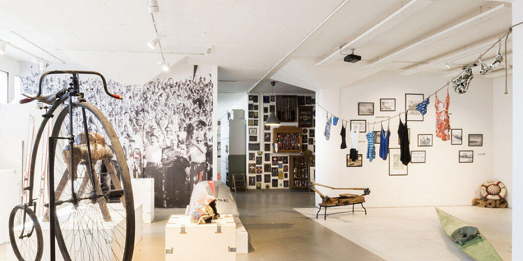 Das Schweizer Sportmuseum wollte Sportobjekte mitsamt ihrem historischen und gesellschaftlichen Zusammenhängen sammeln, aufbereiten und präsentieren. Nun ist ihm das Geld ausgegangen; sein "Begehlager" in Münchenstein BL ist geschlossen. (Archivbild)