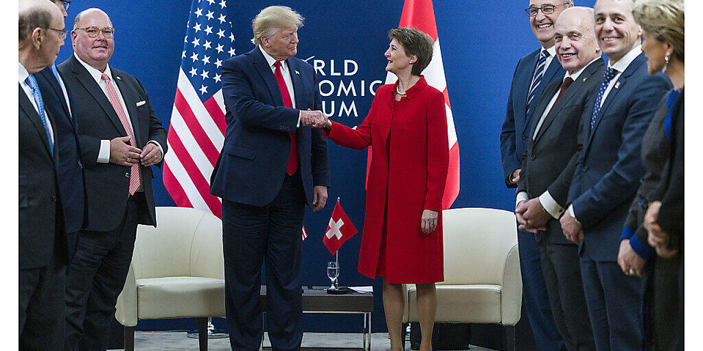 US-Präsident Donald Trump besuchte das WEF zum zweiten Mal: Im Bild beim Treffen mit Bundespräsidentin Siometta Sommaruga und weiteren Mitgliedern des Bundesrates.