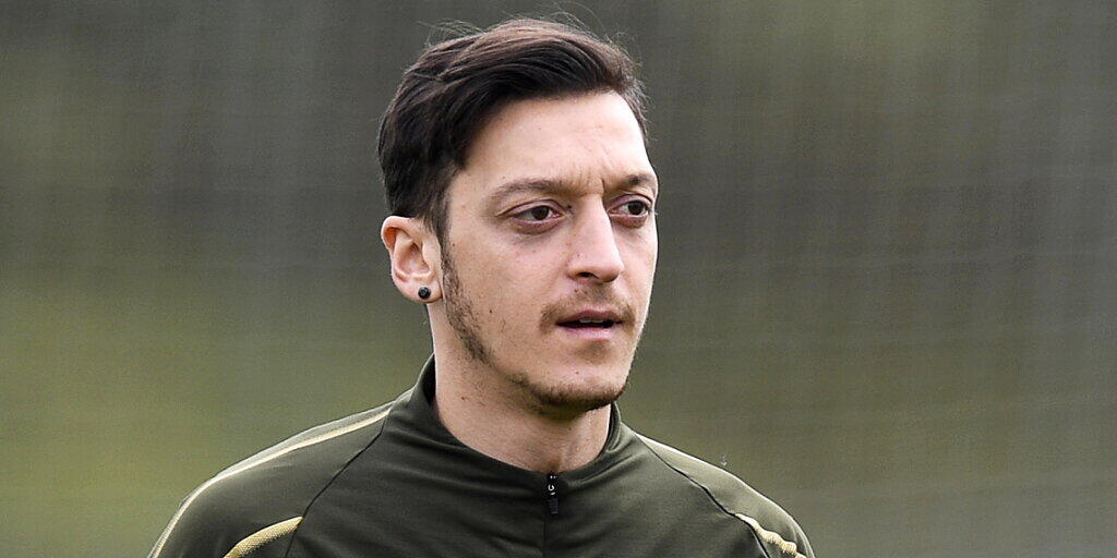 Unschönes Erlebnis in London: Mesut Özil und sein Arsenal-Teamkollege Sead Kolasinac wurden von bewaffneten Motorradfahrern bedroht