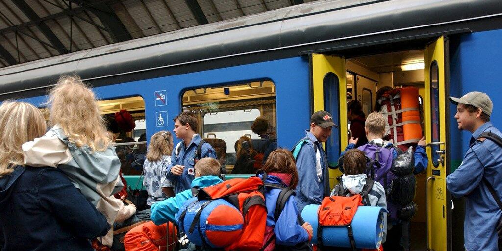 Im öffentlichen Verkehr kommt es nächstes Jahr zu keinen allgemeinen Preiserhöhungen: Dank Mehrwertsteuersenkung sowie der Einführung des Ausflugs-Abos können Freizeit- und Gelegenheitsfahrer sogar von vergünstigten Tickets profitieren. (Archivbild)