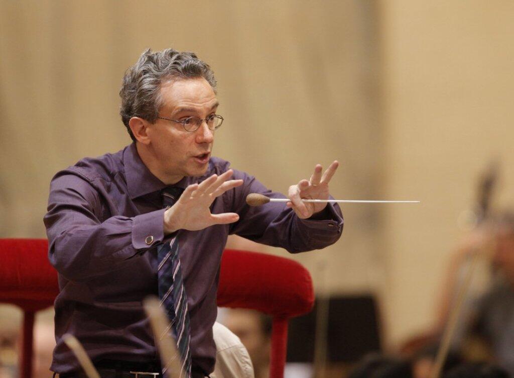 Der Dirigent Fabio Luisi distanziert sich vom Echo-Musikpreis. Der Italiener, der als Generalmusikdirektor am Opernhaus Zürich wirkt, erhielt den Echo Klassik 2009. (Archivbild)