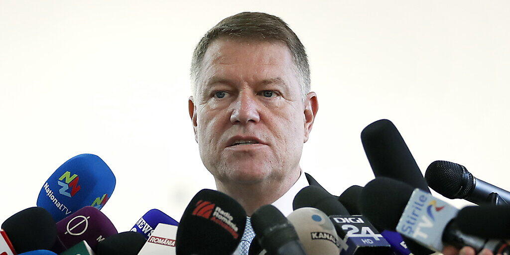 Bei der Präsidentschaftswahl in Rumänien hat Amtsinhaber Klaus Iohannis laut Prognosen mit klarem Vorsprung gewonnen.