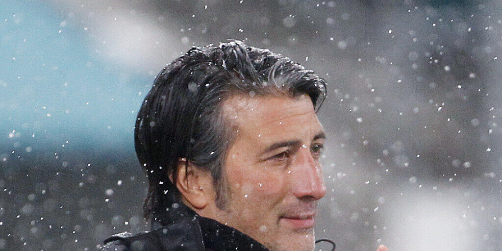 Steht im Regen da: Murat Yakin kassiert mit Schaffhausen die dritte Niederlage in Folge