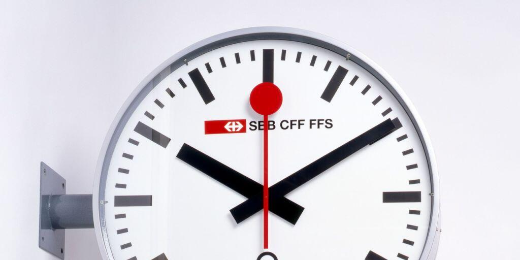 Hans Hilfikers Bahnhofuhr von 1944 ist Teil der Ausstellung "SBB CFF FSS" im Museum für Gestaltung in Zürich. Die Ausstellung dauert vom 3. August 2019 bis 5. Januar 2020.