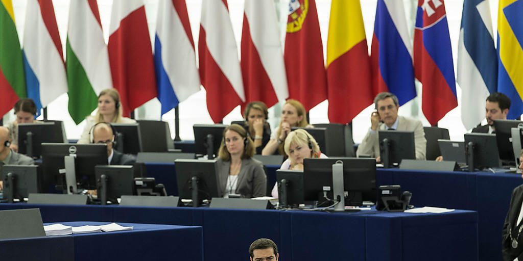 Der griechische Premierminister Alexis Tsipras legt im EU-Parlament in Strassburg seine Position dar.