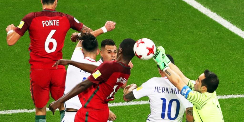 Chiles Hüter Bravo wurde weder in 120 Minuten noch im Penaltyschiessen bezwungen Chiles Hüter Bravo wurde weder in 120 Minuten noch im Penaltyschiessen bezwungen